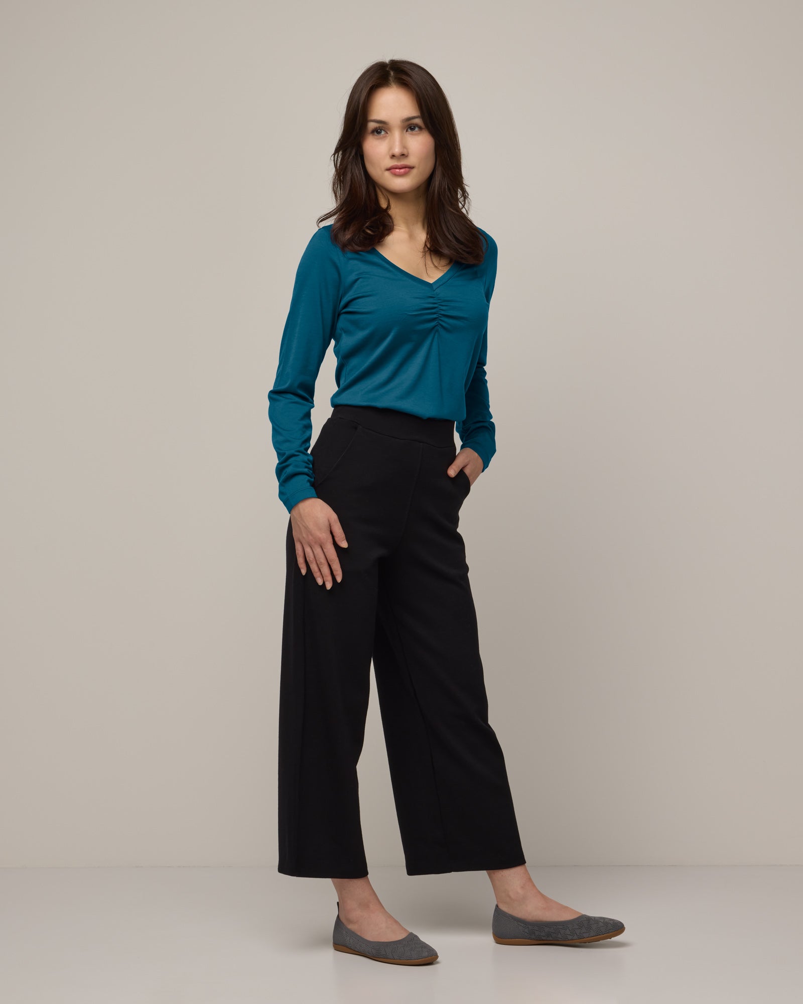 model-spec:Vikky is 168cm, wearing a size XS