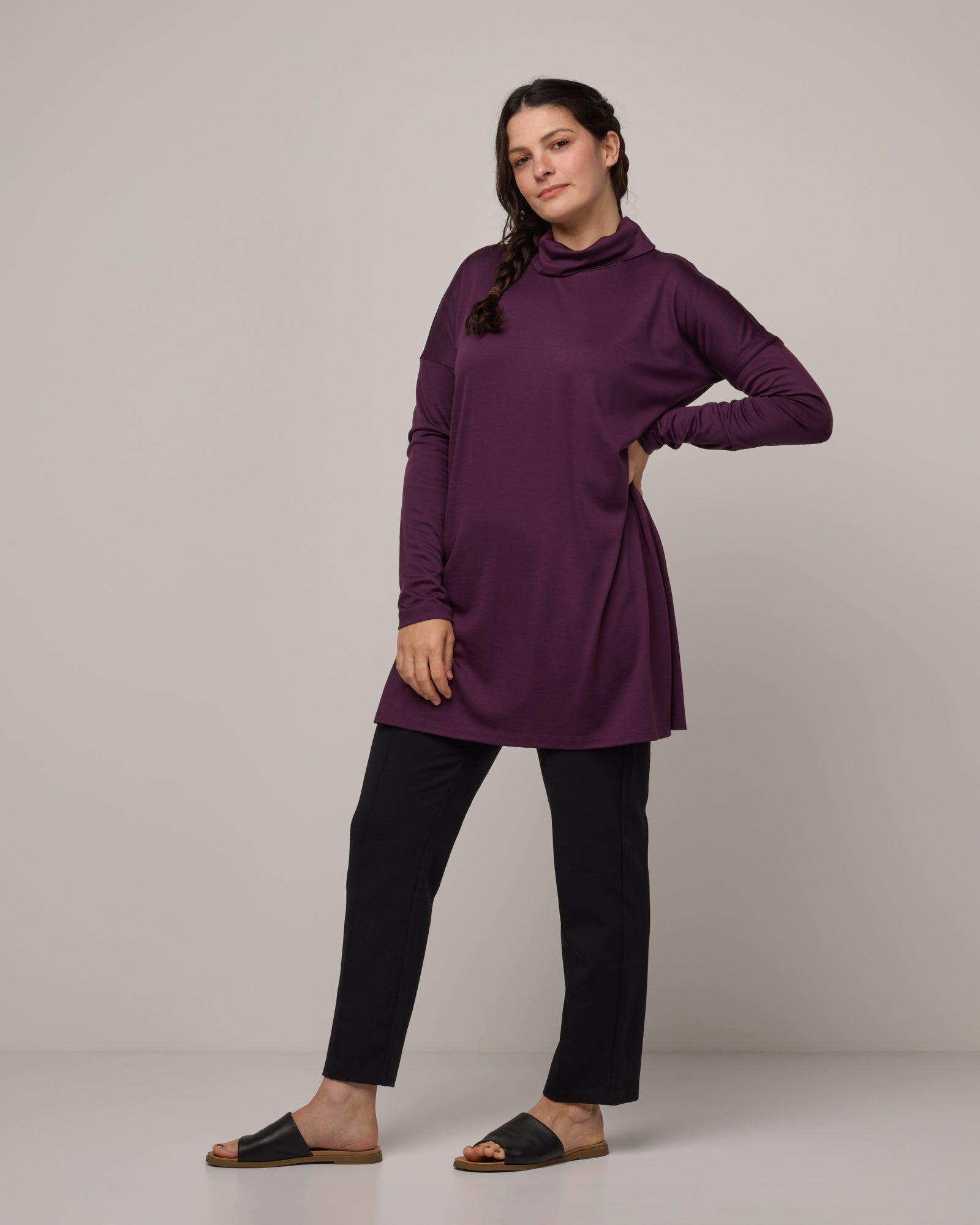 model-spec:Elana is 168cm, wearing a size M