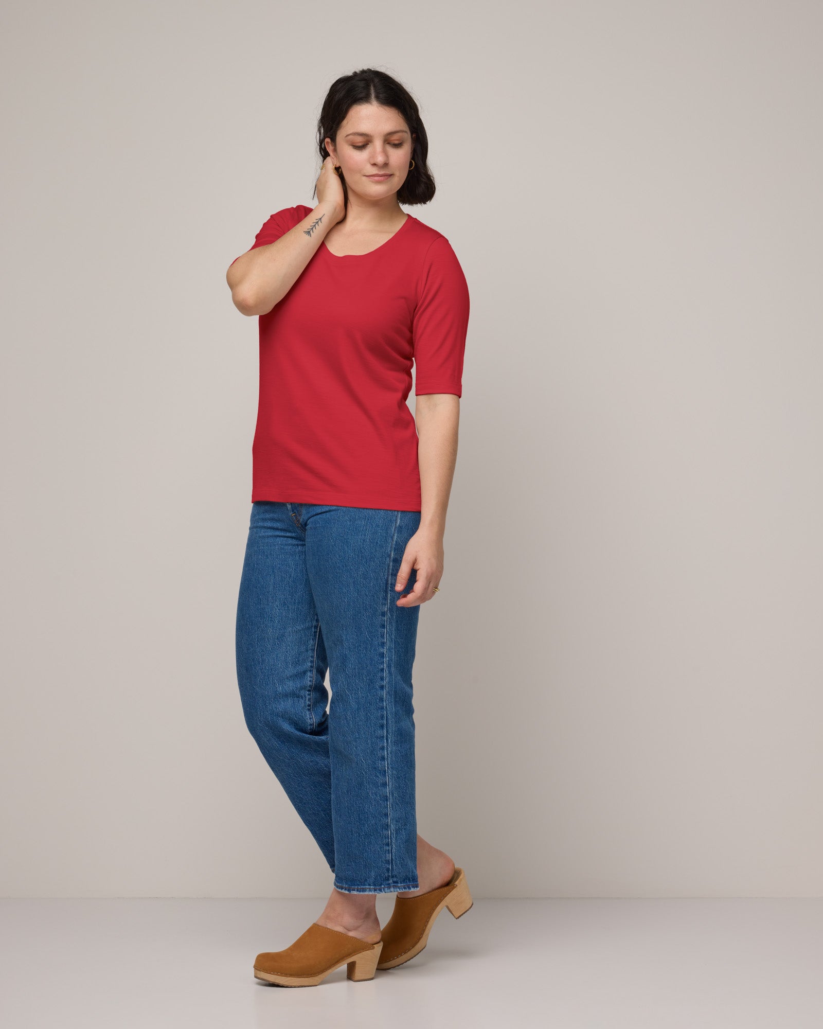 model-spec:Elana is 168cm, wearing a size M
