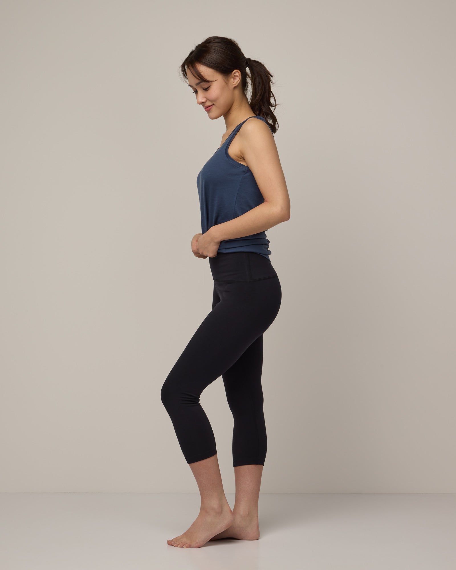 model-spec:Vikky is 165cm, wearing a size XS