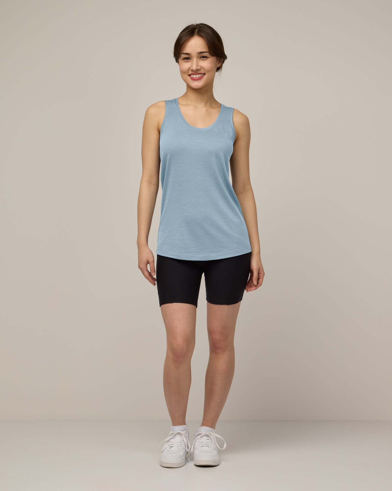 model-spec:Vikky is 165cm, wearing a size XS