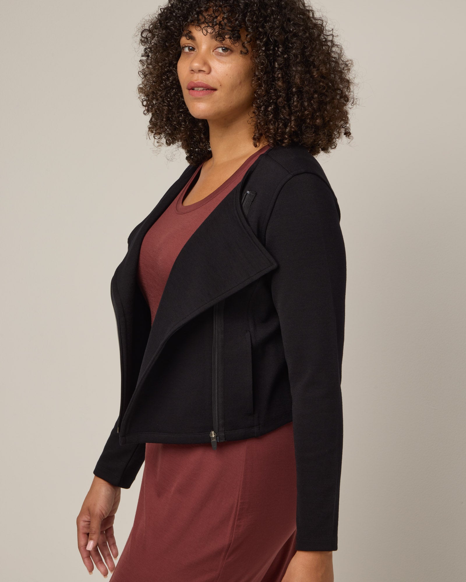 model-spec:LaNae is 180cm, wearing a size L