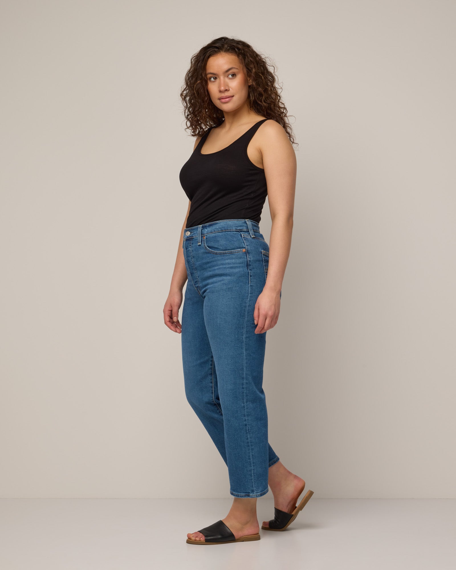 model-spec:Sadie is 175cm, wearing a size M