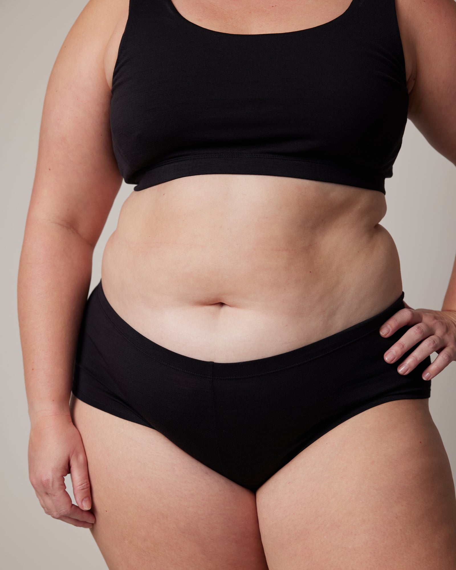 model-spec:Rosie's hips are 132cm, and she wears a size XL