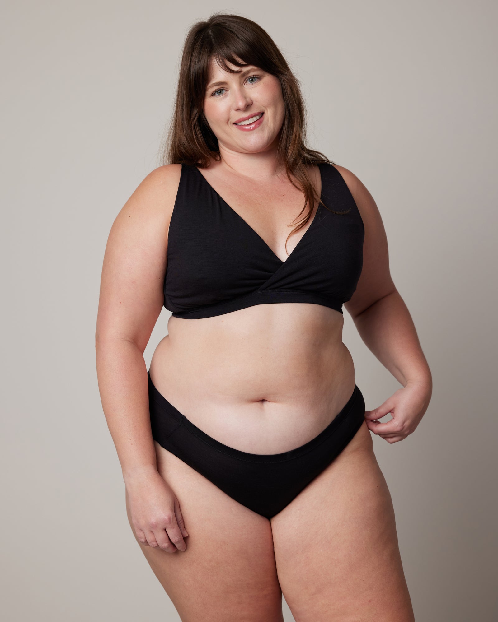 model-spec:Rosie's hips are 132cm, and she wears a size XL
