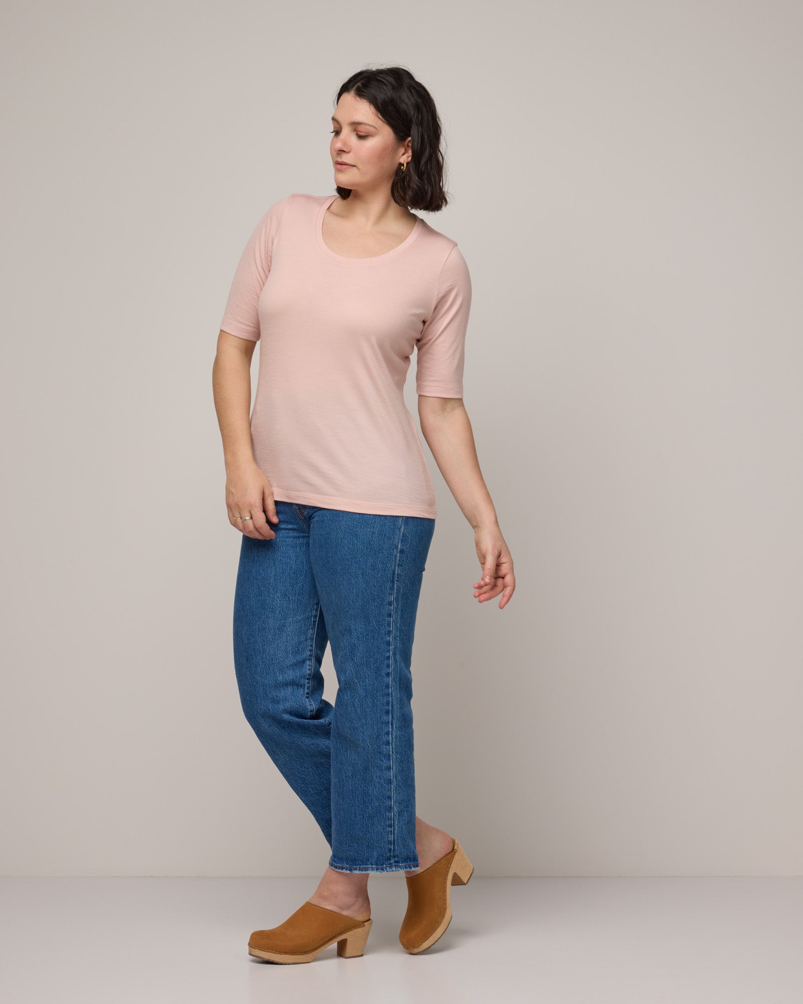 model-spec:Elana is 168cm, wearing a size M