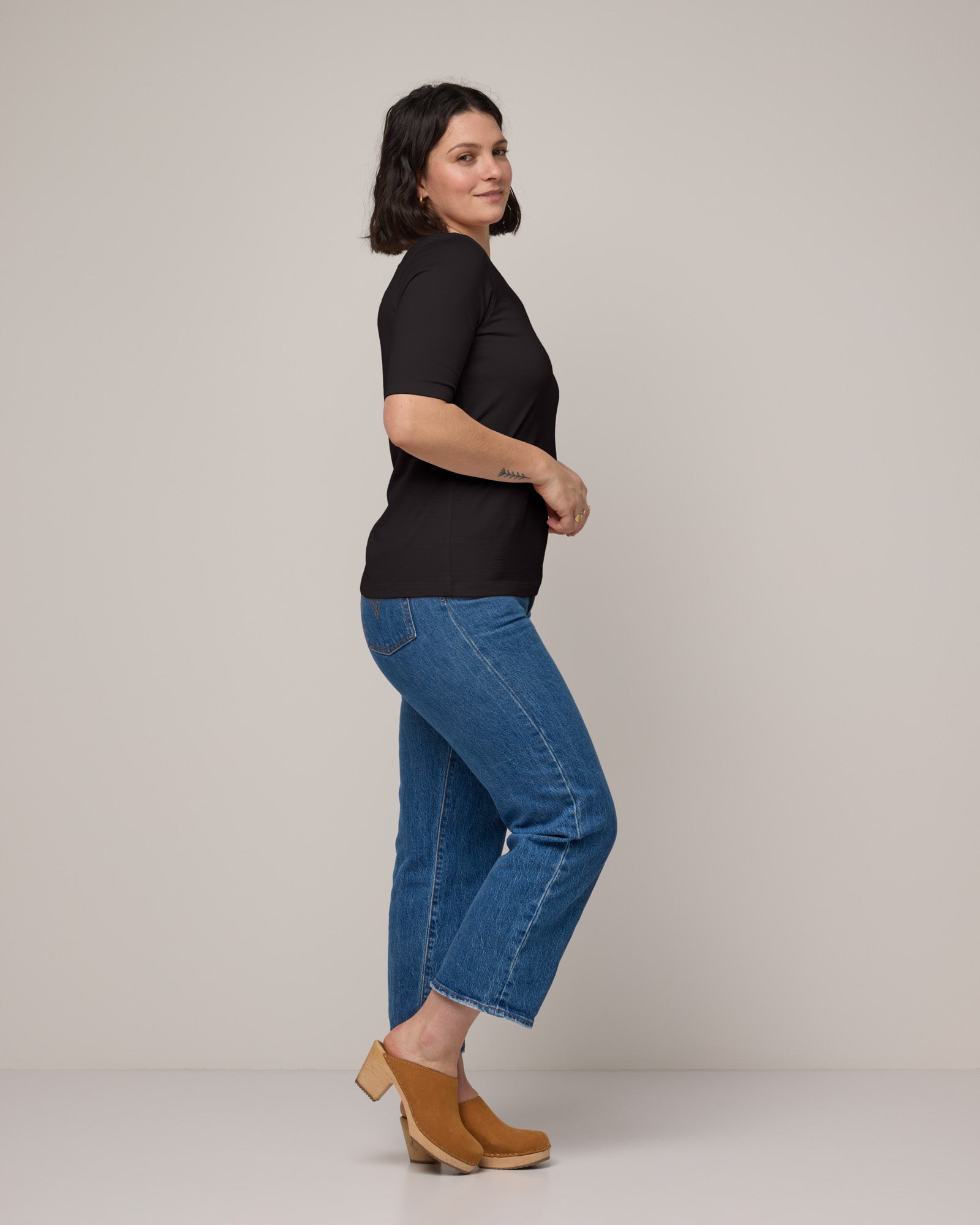 model-spec:Elana is 168cm, wearing a size M