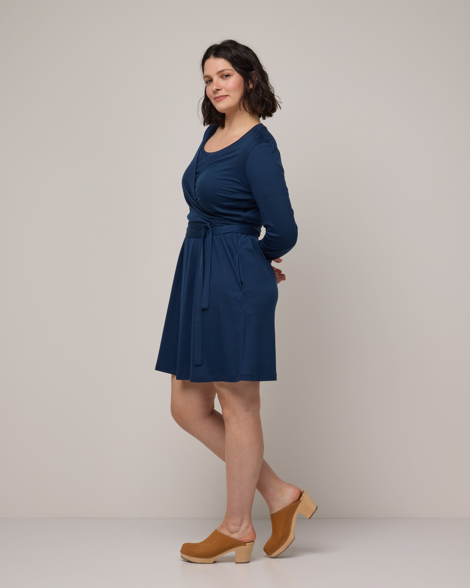 model-spec:Elana is 168cm, wearing a size M