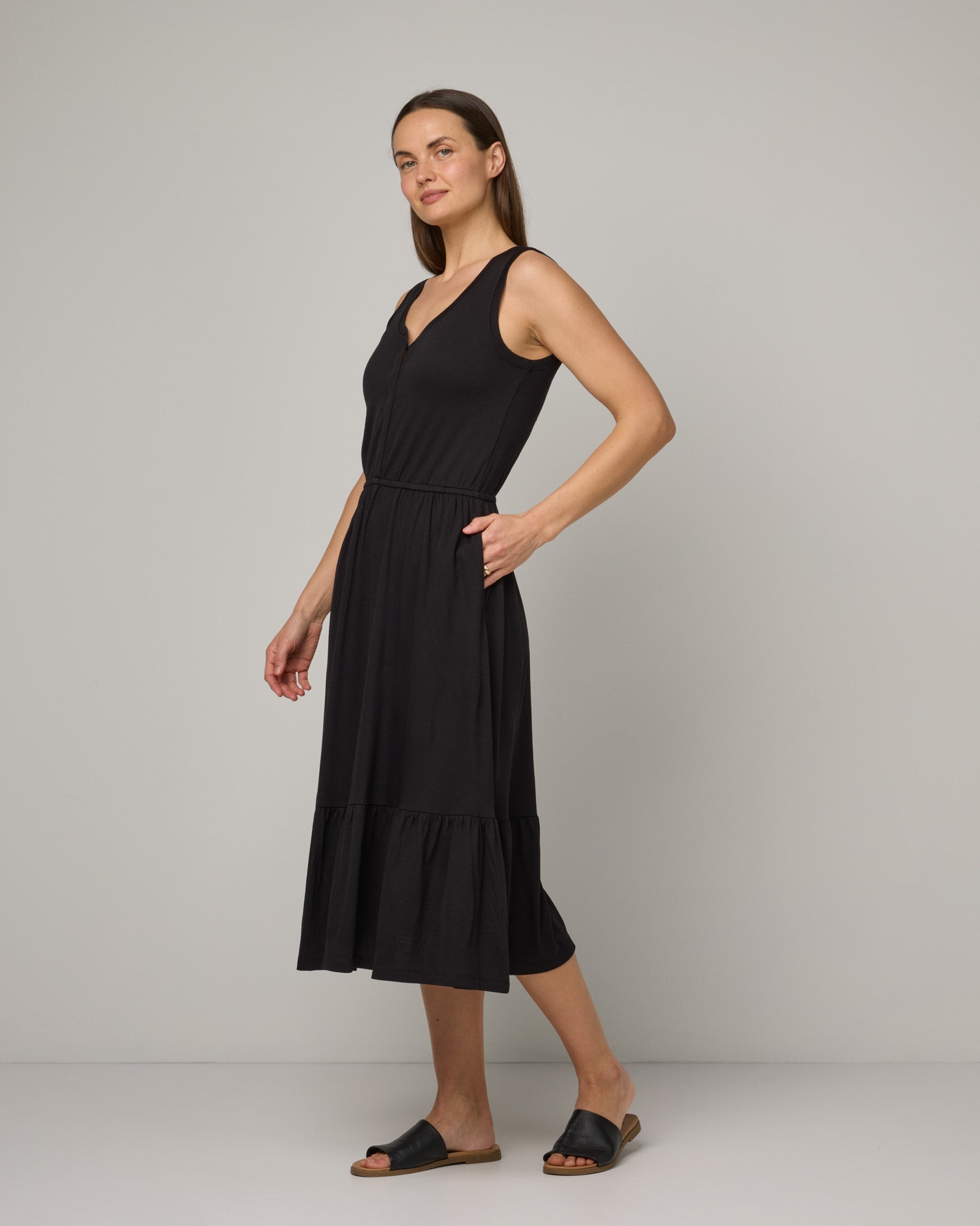 model-spec:Nicole is 173cm, wearing a size S