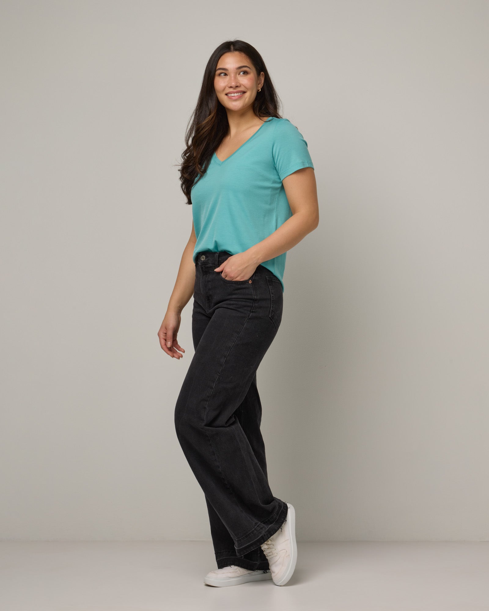 model-spec:Maile is 175cm, wearing a size M