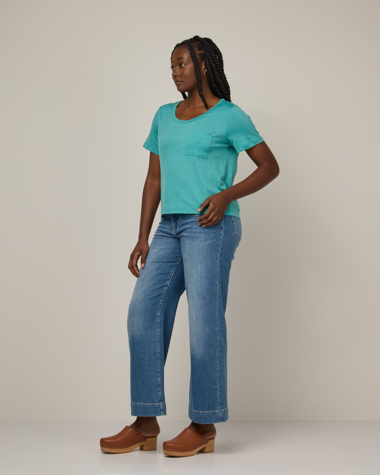 model-spec:Naomi is 176cm, wearing a size M