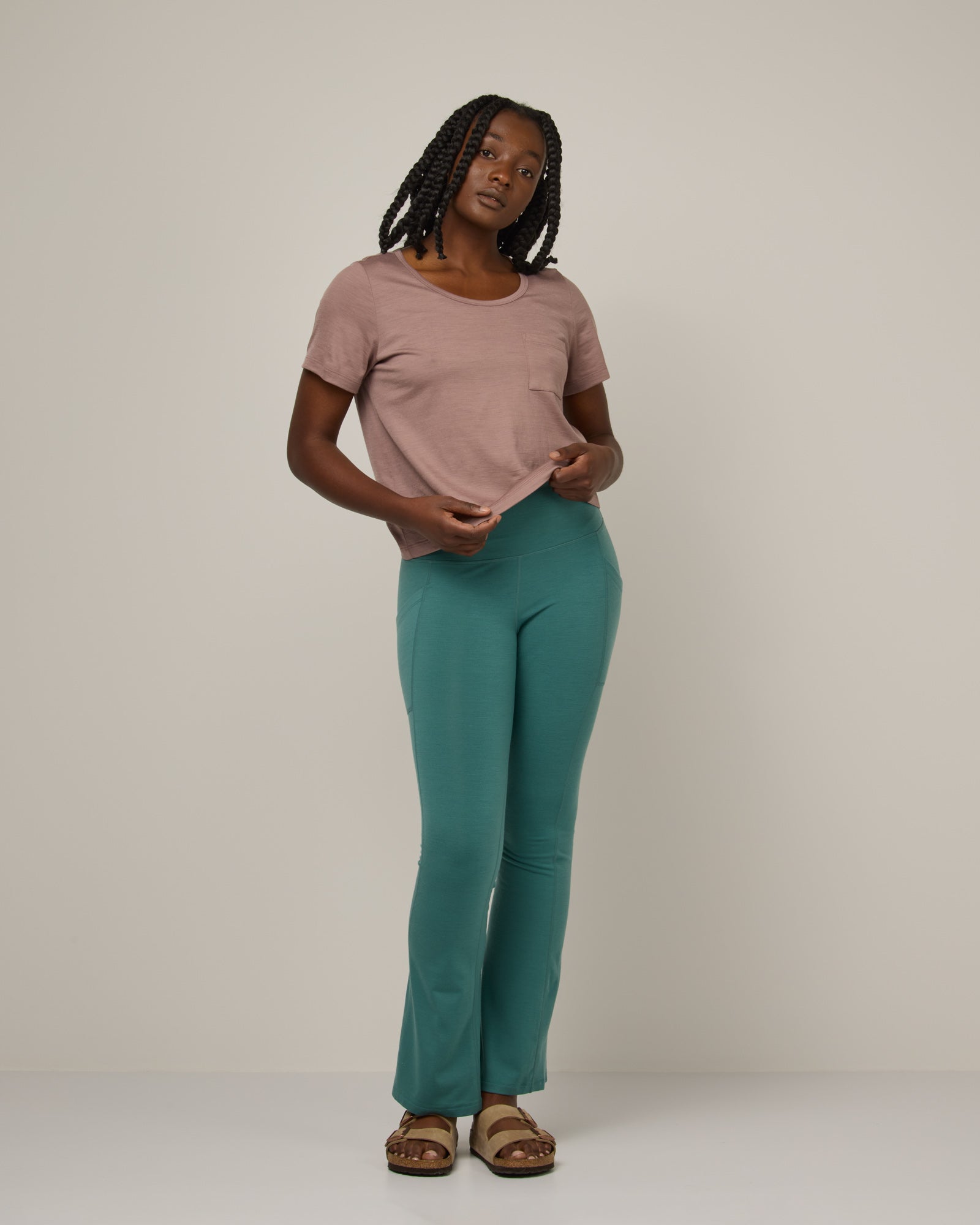 model-spec:Naomi is 176cm, wearing a size M Regular