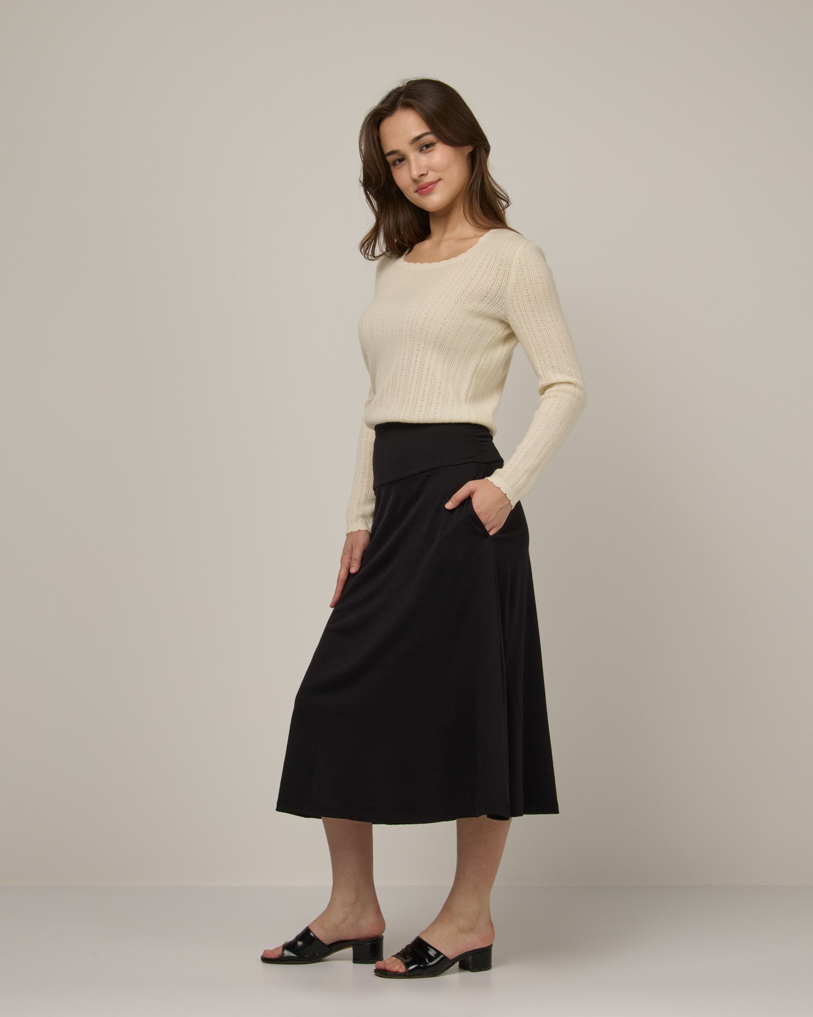 model-spec:Victoria is 165cm, wearing a size XS