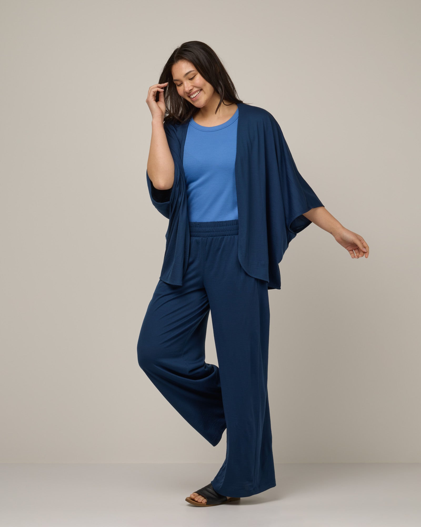 model-spec:Maile is 175cm, wearing a size M/L