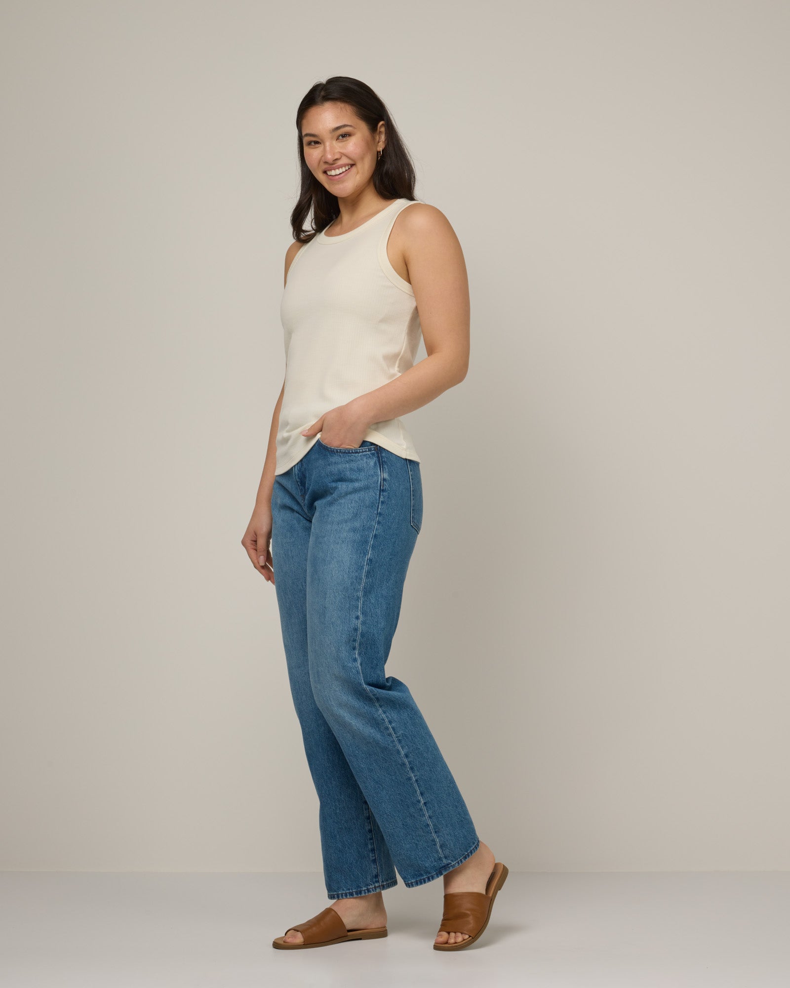 model-spec:Maile is 175cm, wearing a size M