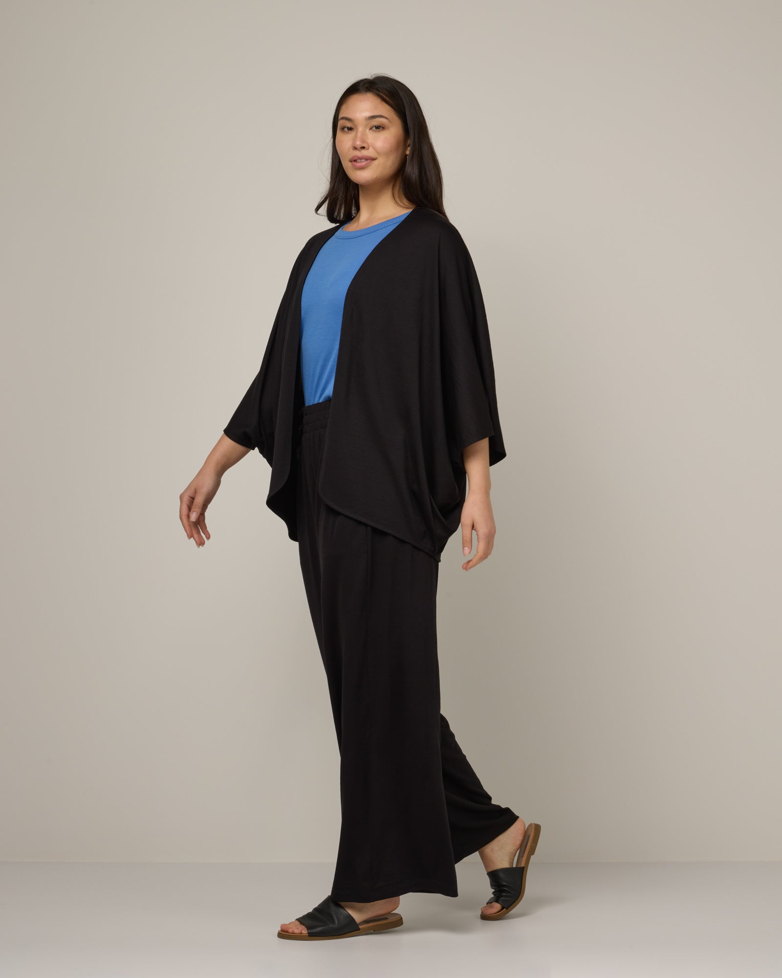 model-spec:Maile is 175cm, wearing a size M/L