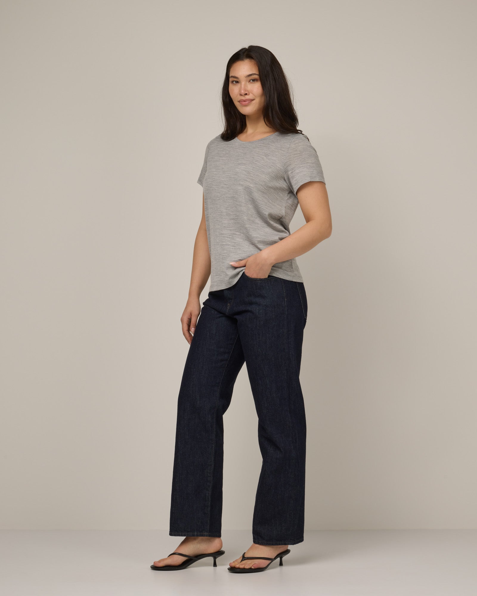 model-spec:Maile is 175cm, wearing a size M