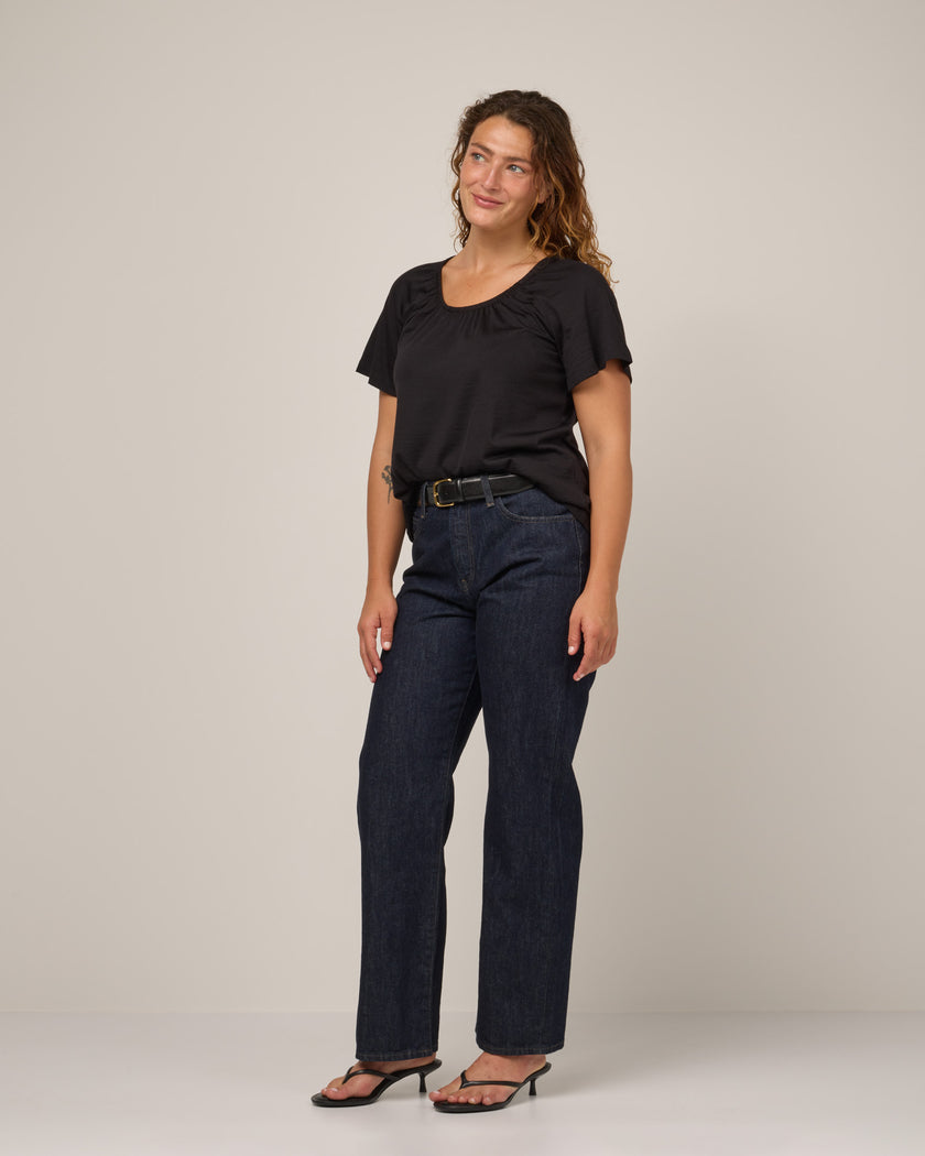 model-spec:Makinna is 173cm, wearing a size M