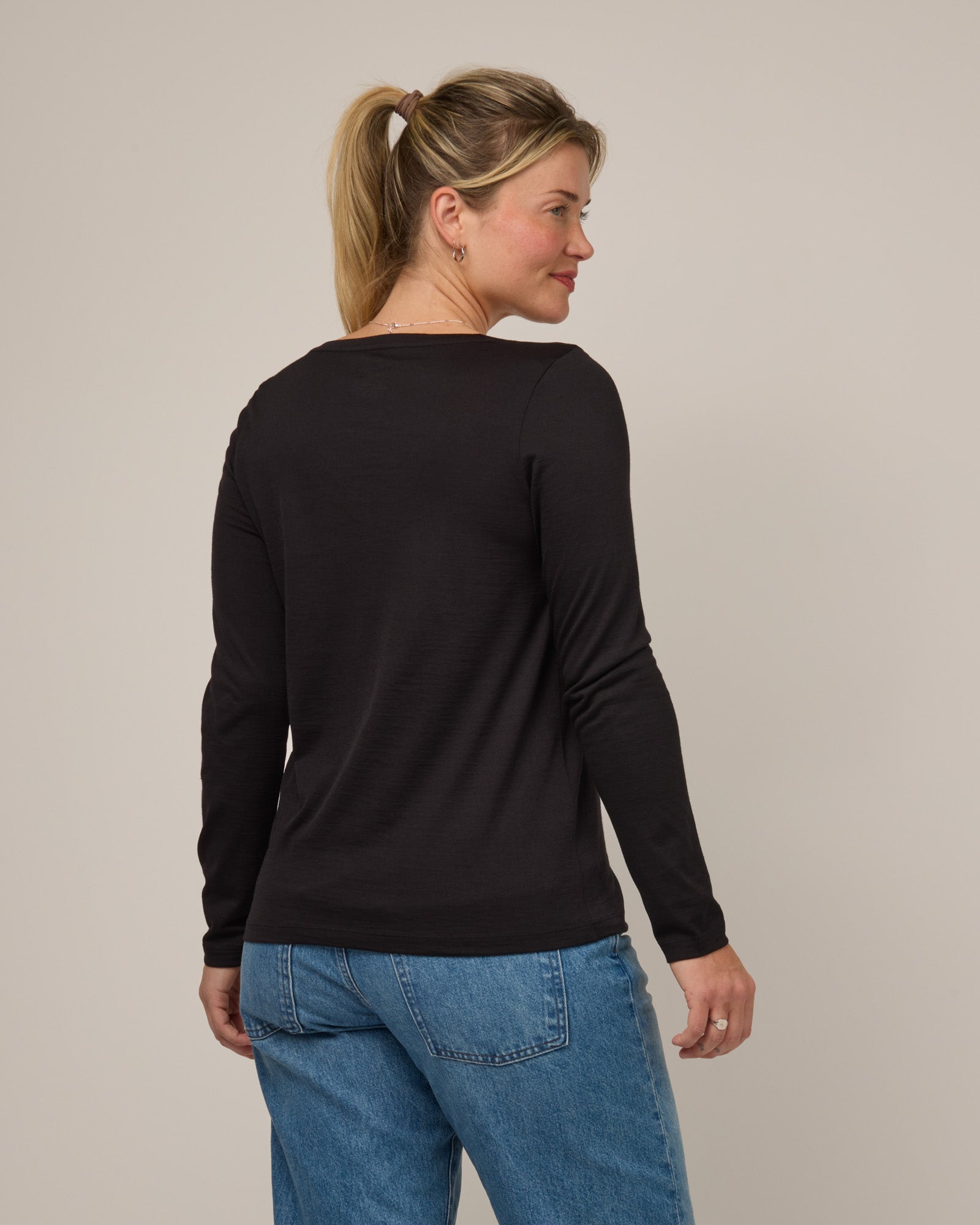 model-spec:Saasha is 175cm, wearing a size M