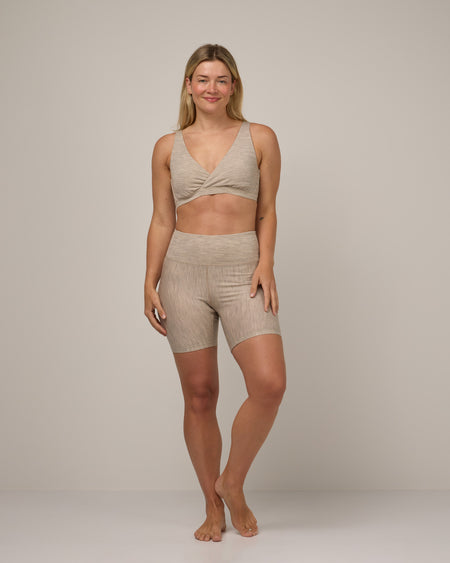 model-spec:Saasha is 175cm, wearing a size M