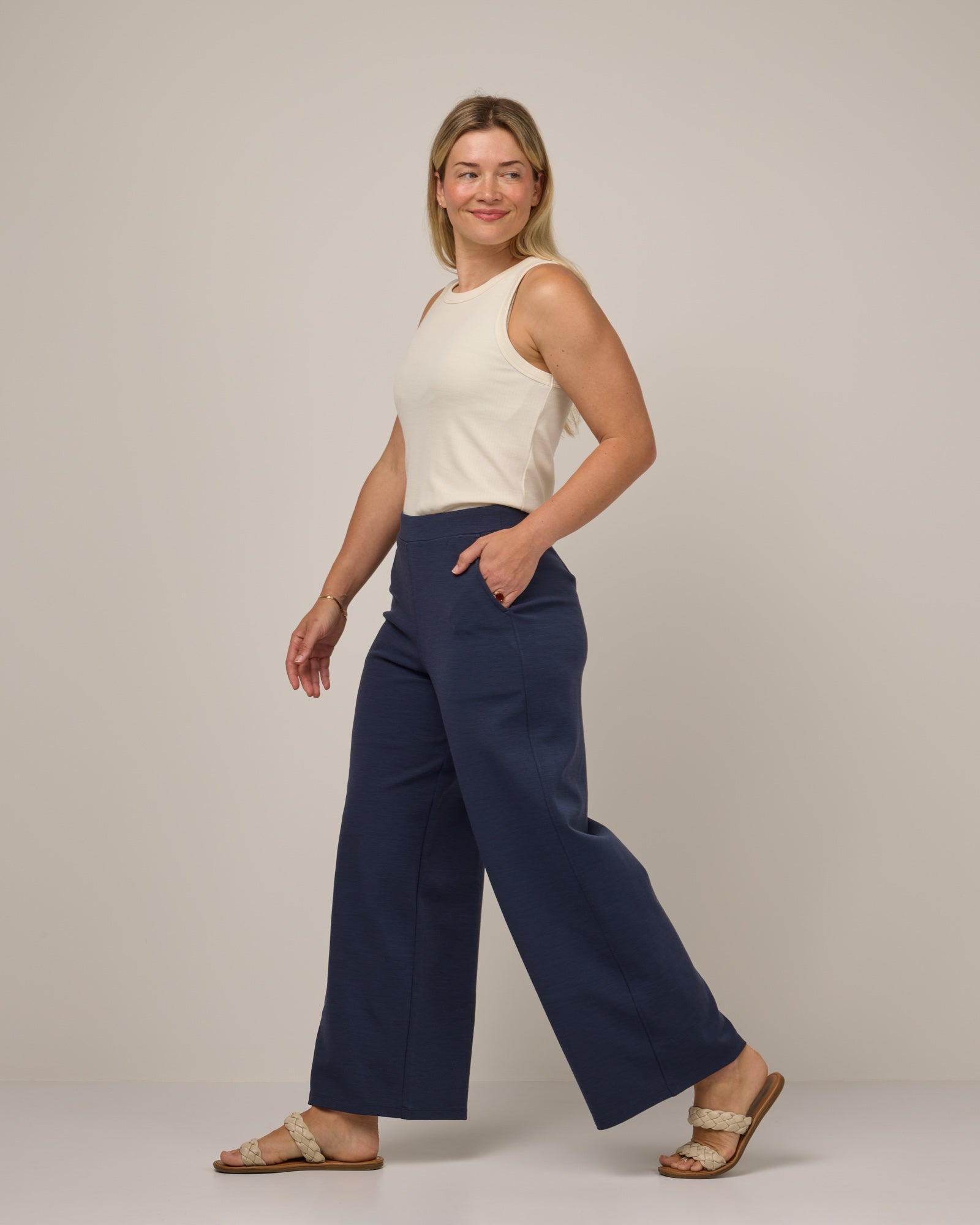 model-spec:Saasha is 175cm, wearing a size M Regular