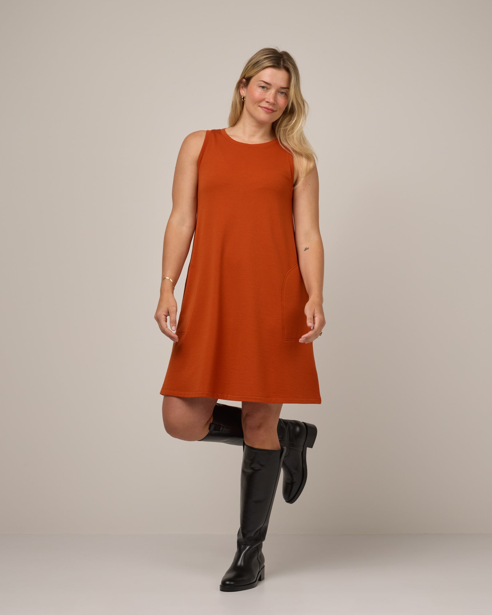 model-spec:Saasha is 175cm, wearing a size M