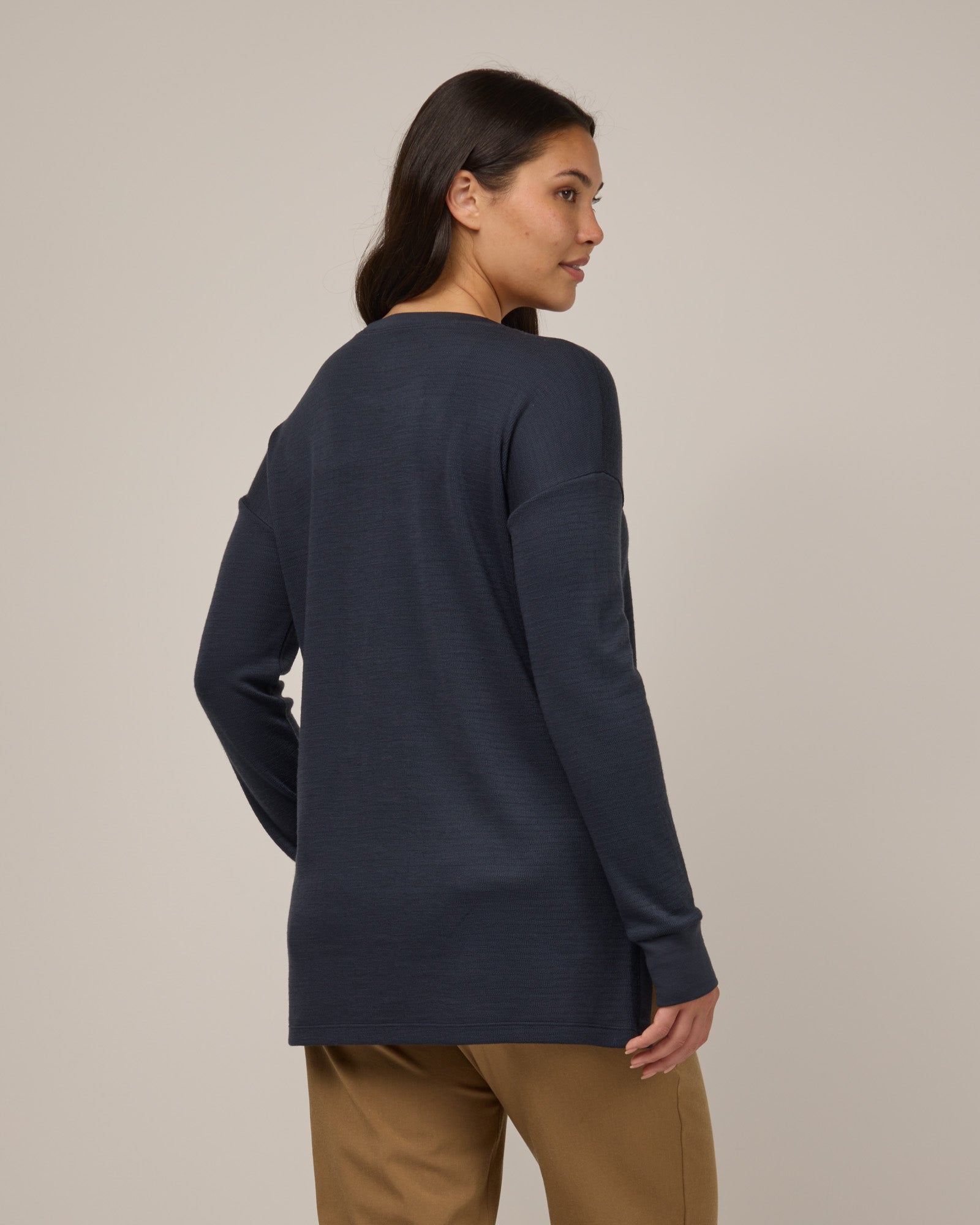 model-spec:Maile is 175cm, wearing a size M