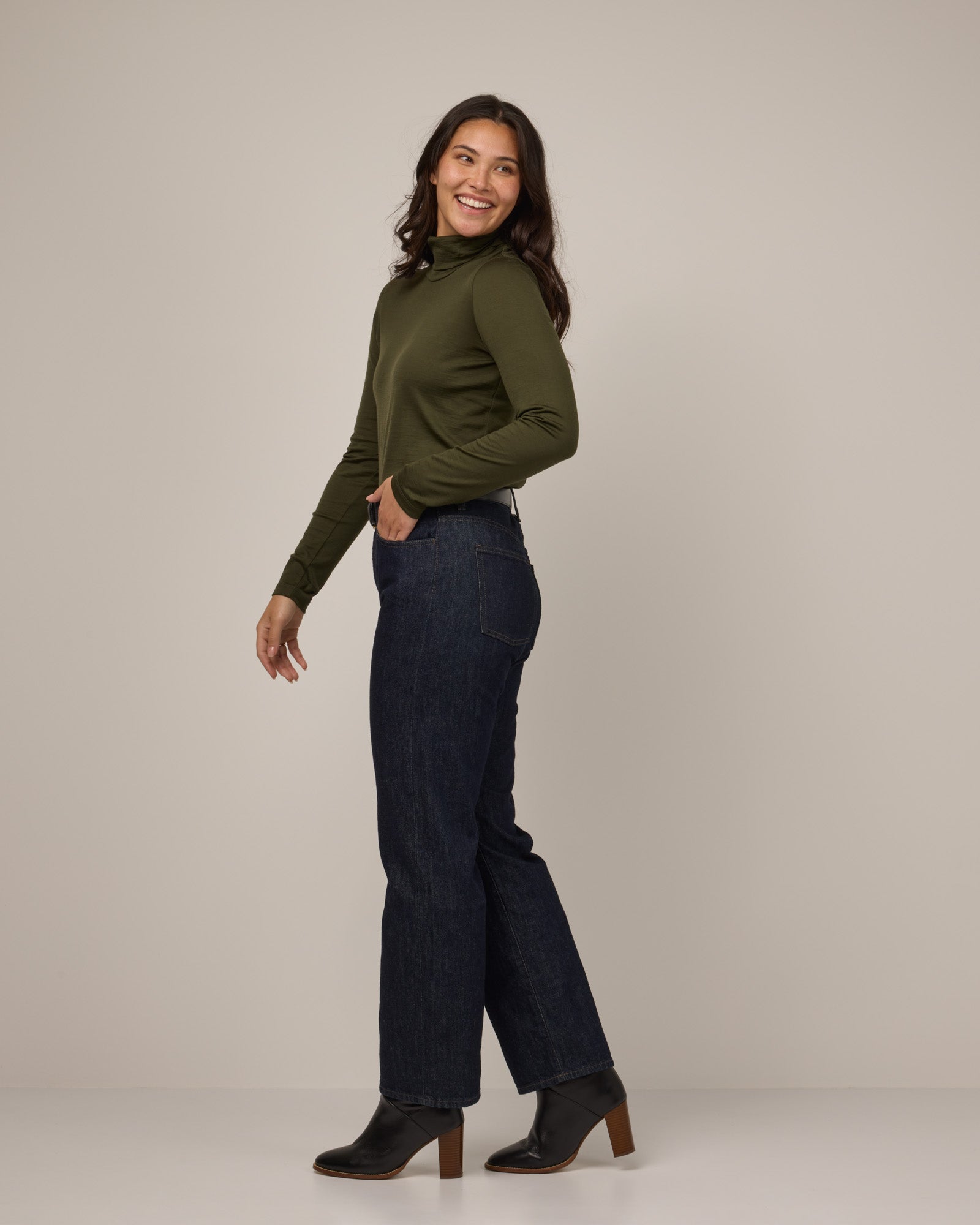 model-spec:Maile is 175cm, wearing a size M