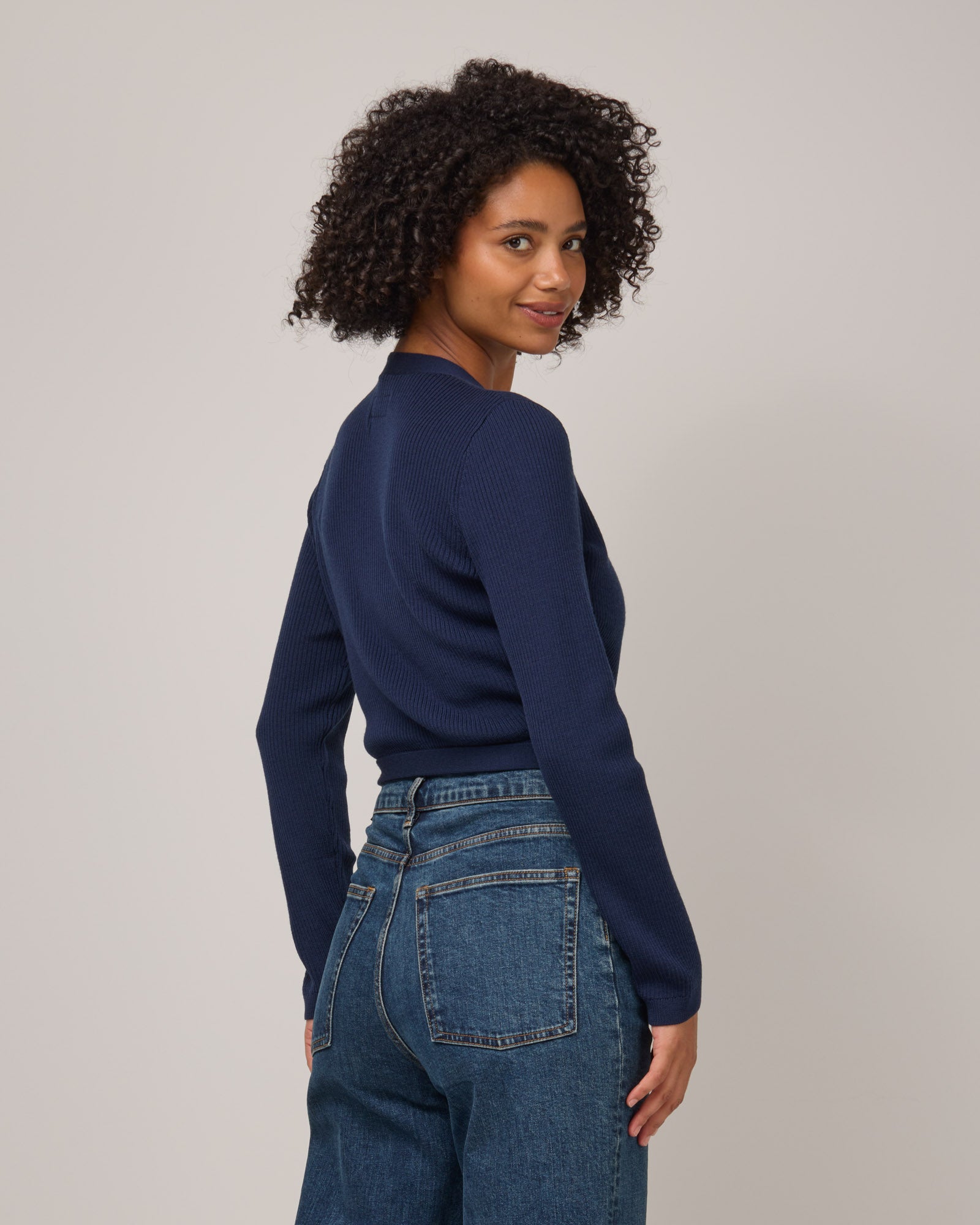 model-spec:Valyn is 178cm, wearing a size S