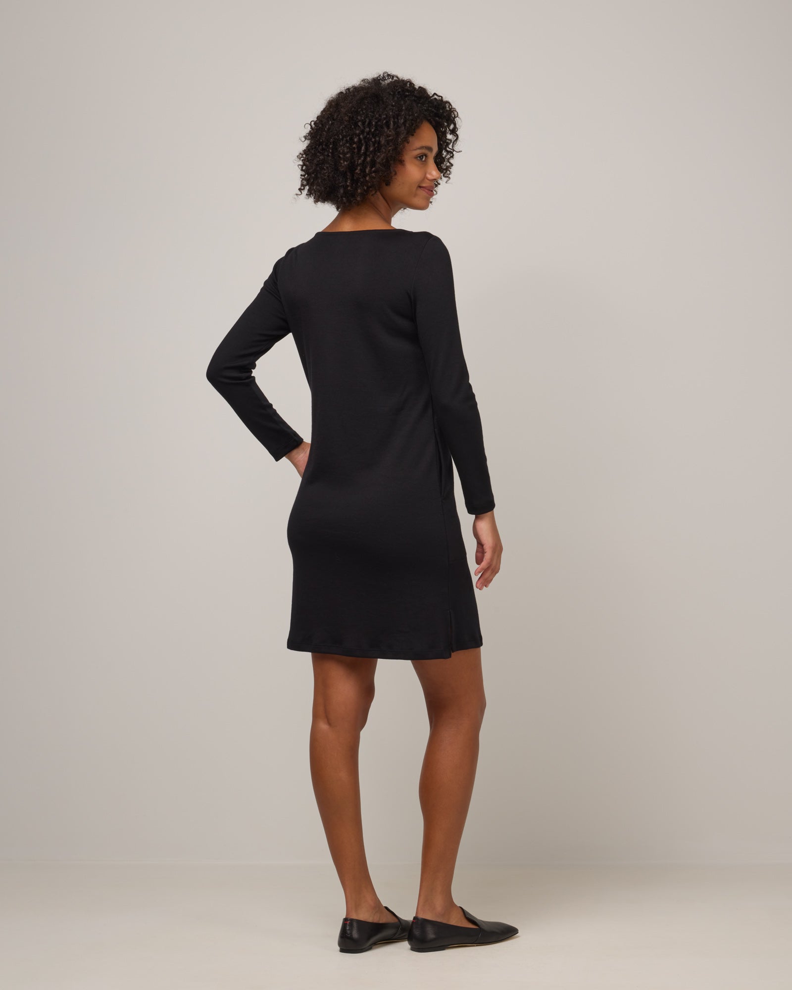 model-spec:Valyn is 178cm, wearing a size S