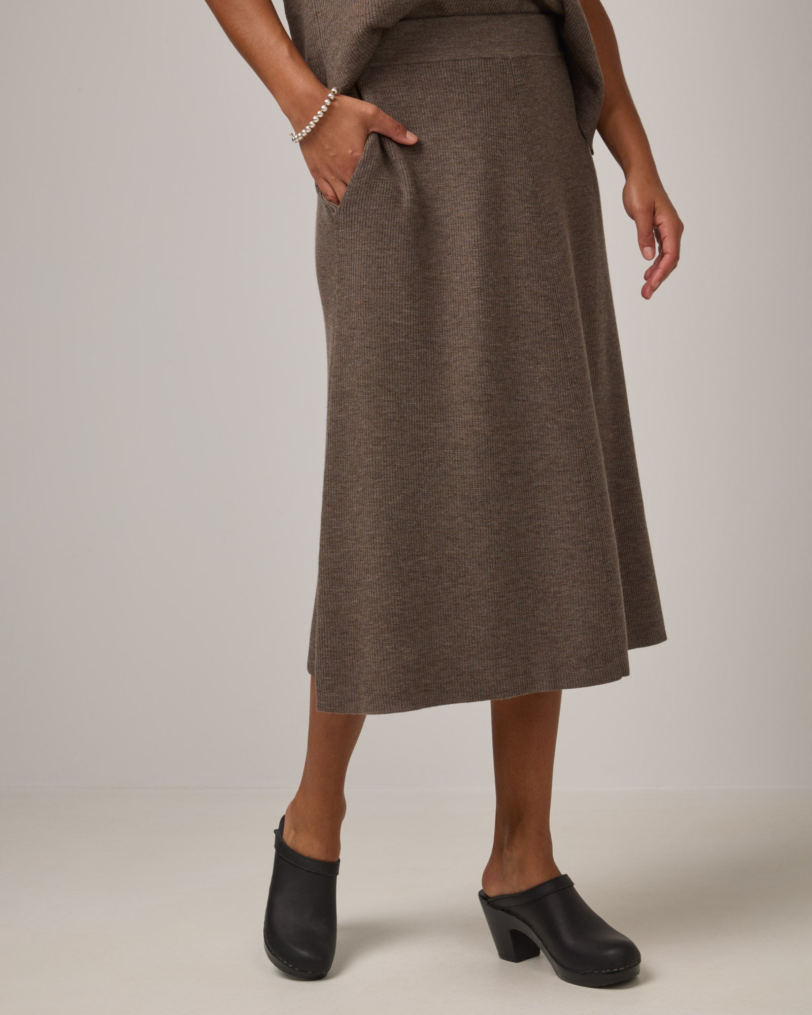 model-spec:Valyn is 178cm, wearing a size S