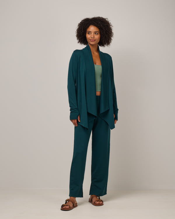 model-spec:Valyn is 178cm, wearing a size S