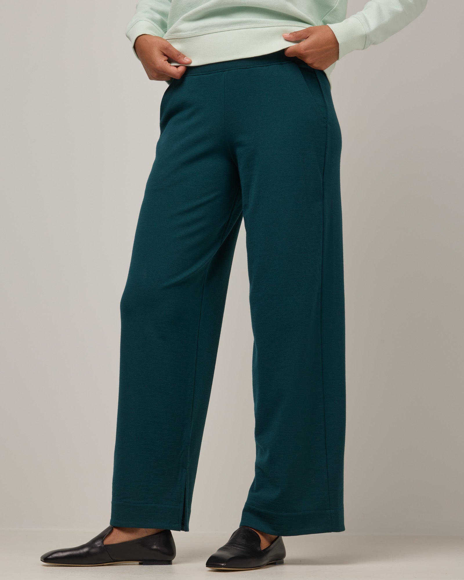 model-spec:Valyn is 178cm, wearing a size S