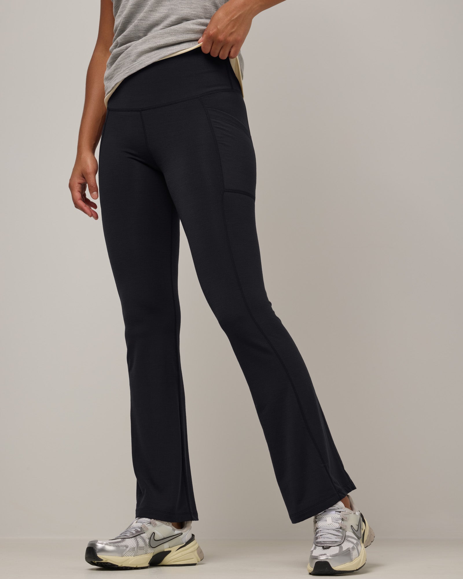 model-spec:Valyn is 178cm, wearing a size S