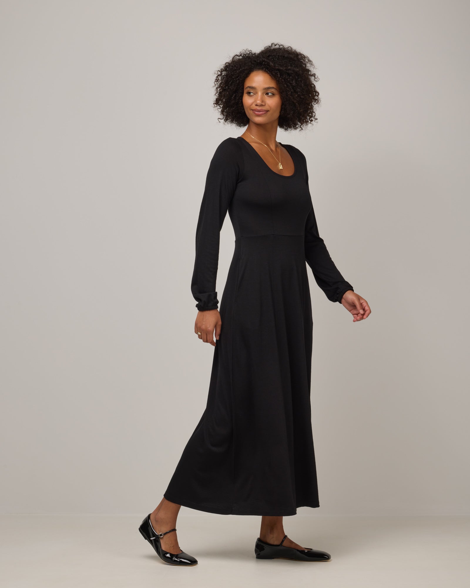 model-spec:Valyn is 178cm, wearing a size S