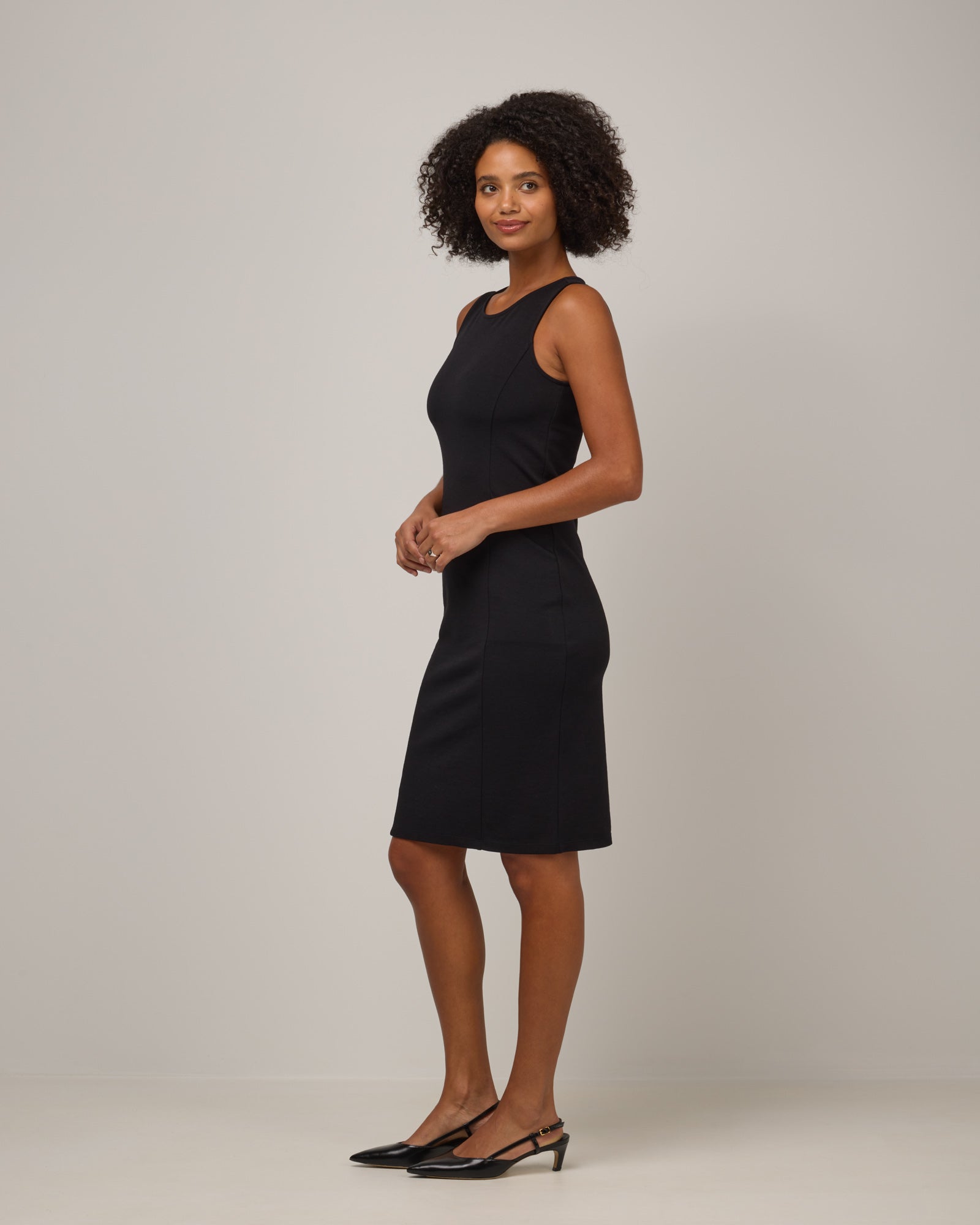 model-spec:Valyn is 178cm, wearing a size S