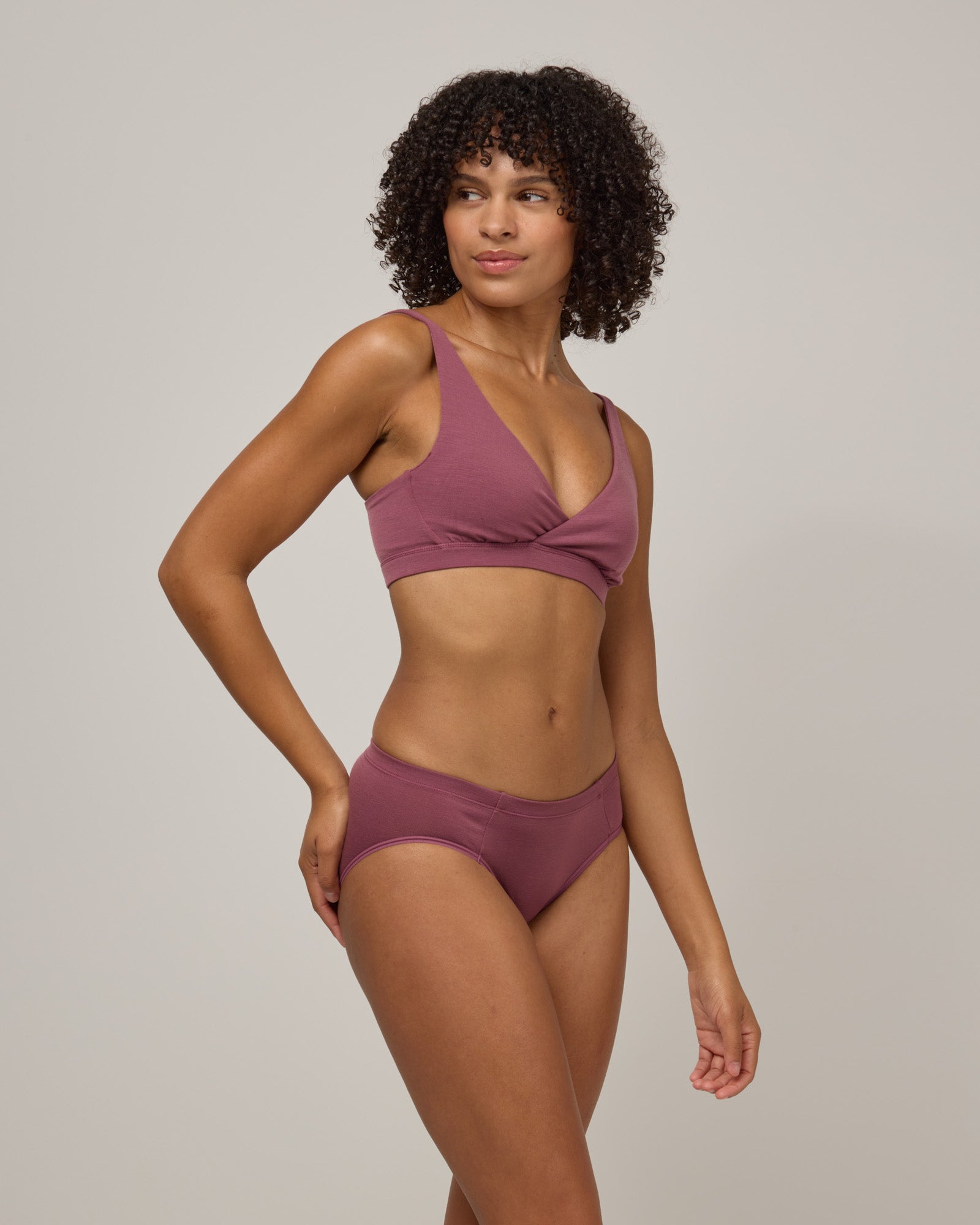 model-spec:Janiah's hips are 91cm, and she wears a size XS