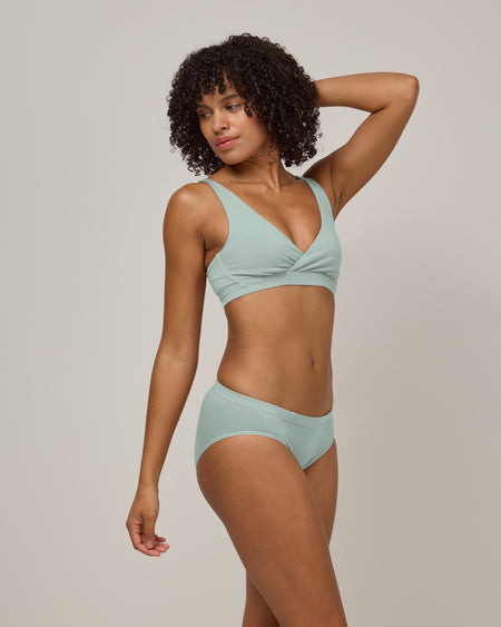 model-spec:Janiah's bust is 81cm, and she wears a size XS