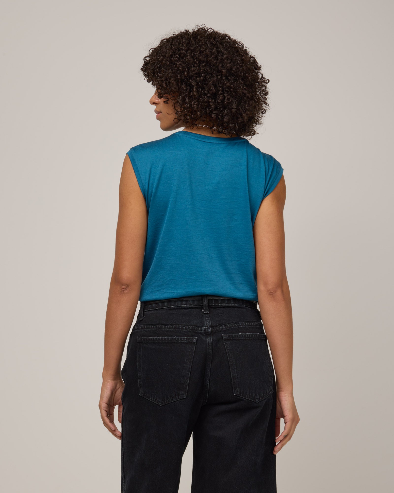 model-spec:Janiah is 170cm, wearing a size XS