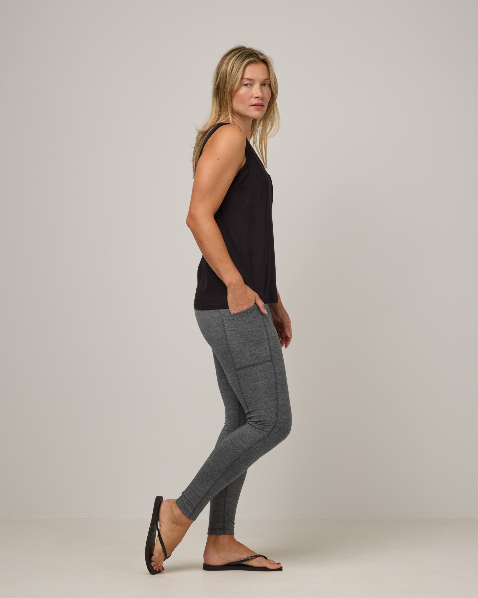 model-spec:Saasha is 175cm, wearing a size M

