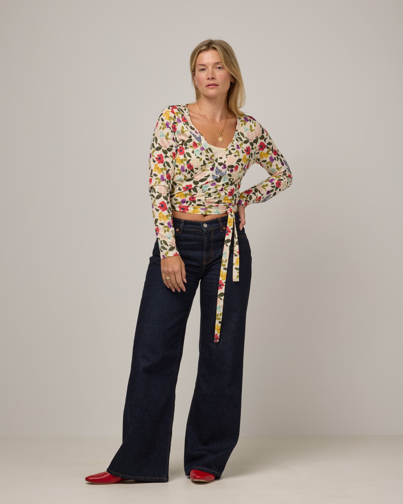 model-spec:Saasha is 175cm, wearing a size M