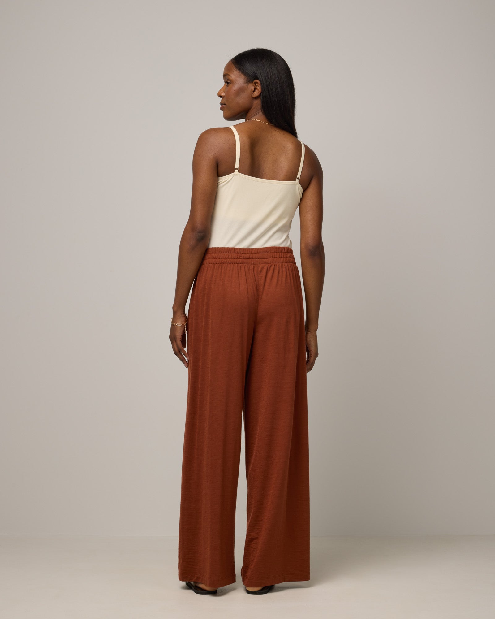 model-spec:Laah is 175cm, wearing a size M Regular