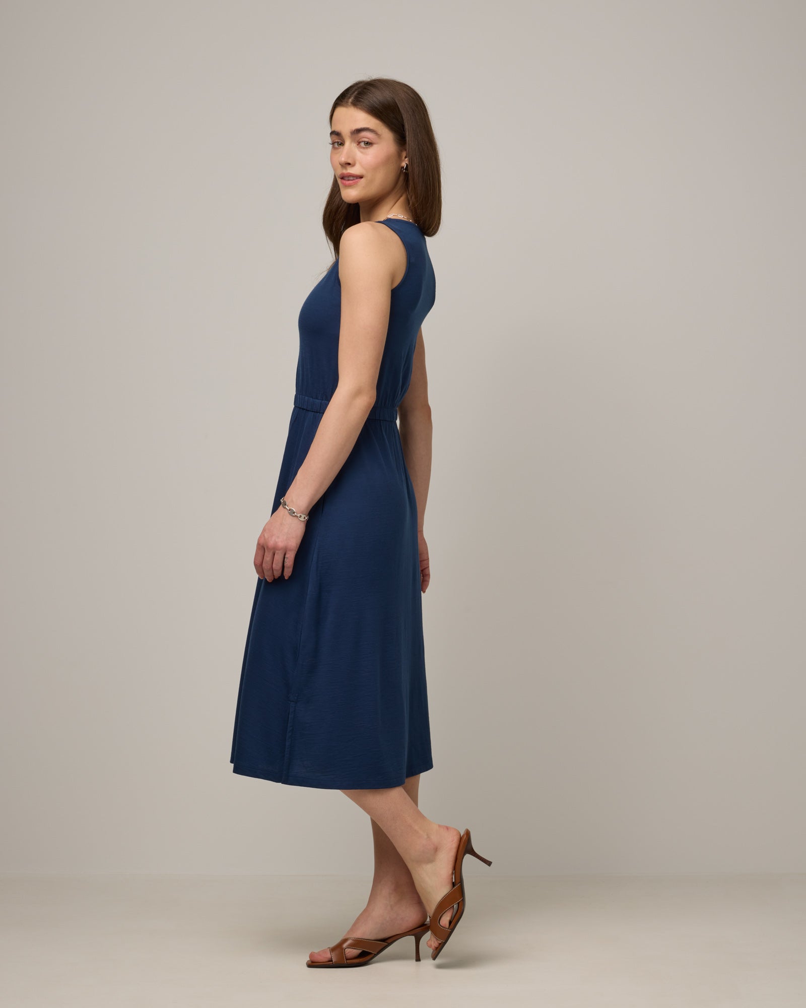 model-spec:Brenna is 171cm, wearing a size XS