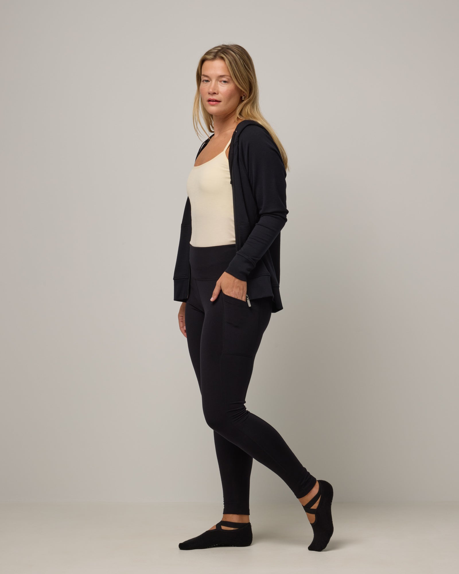 model-spec:Saasha is 175cm, wearing a size M