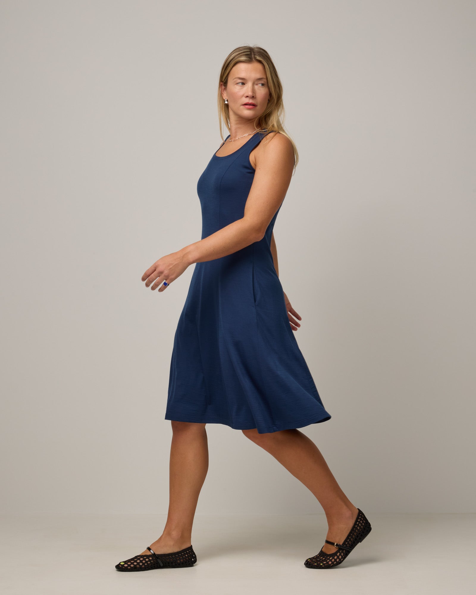 model-spec:Saasha is 175cm, wearing a size M