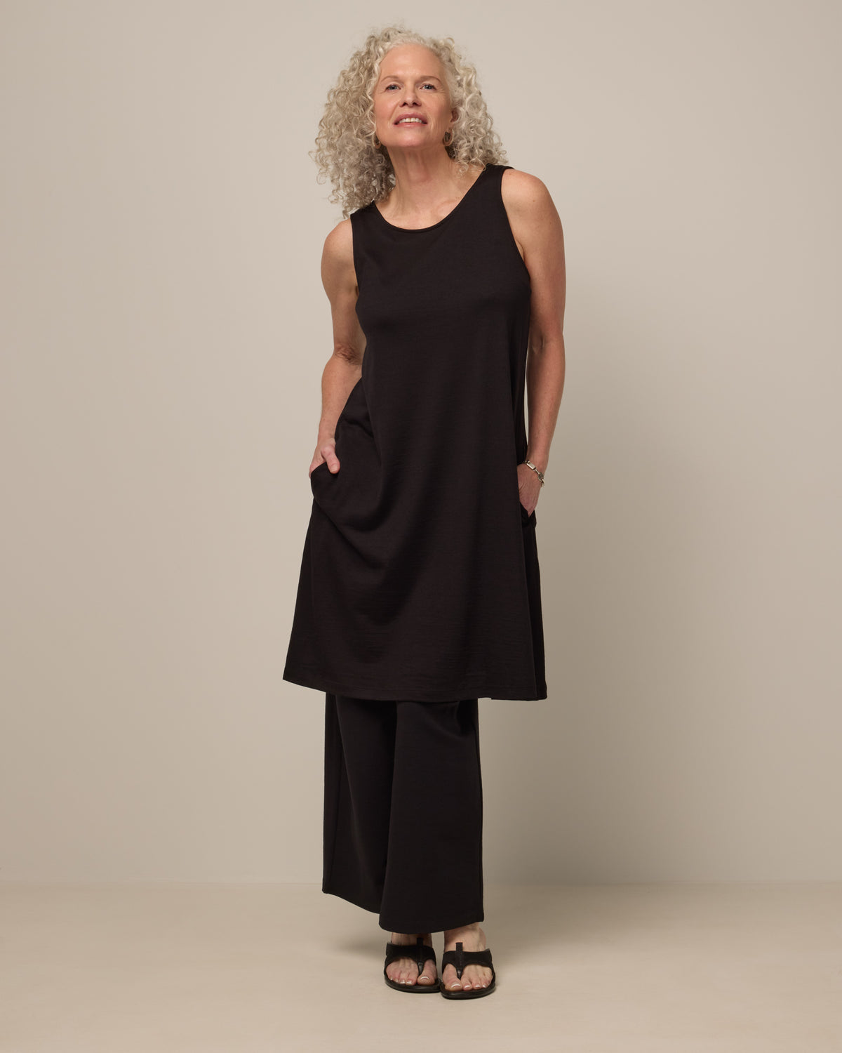 model-spec:Shannon is 168cm, wearing a size S
