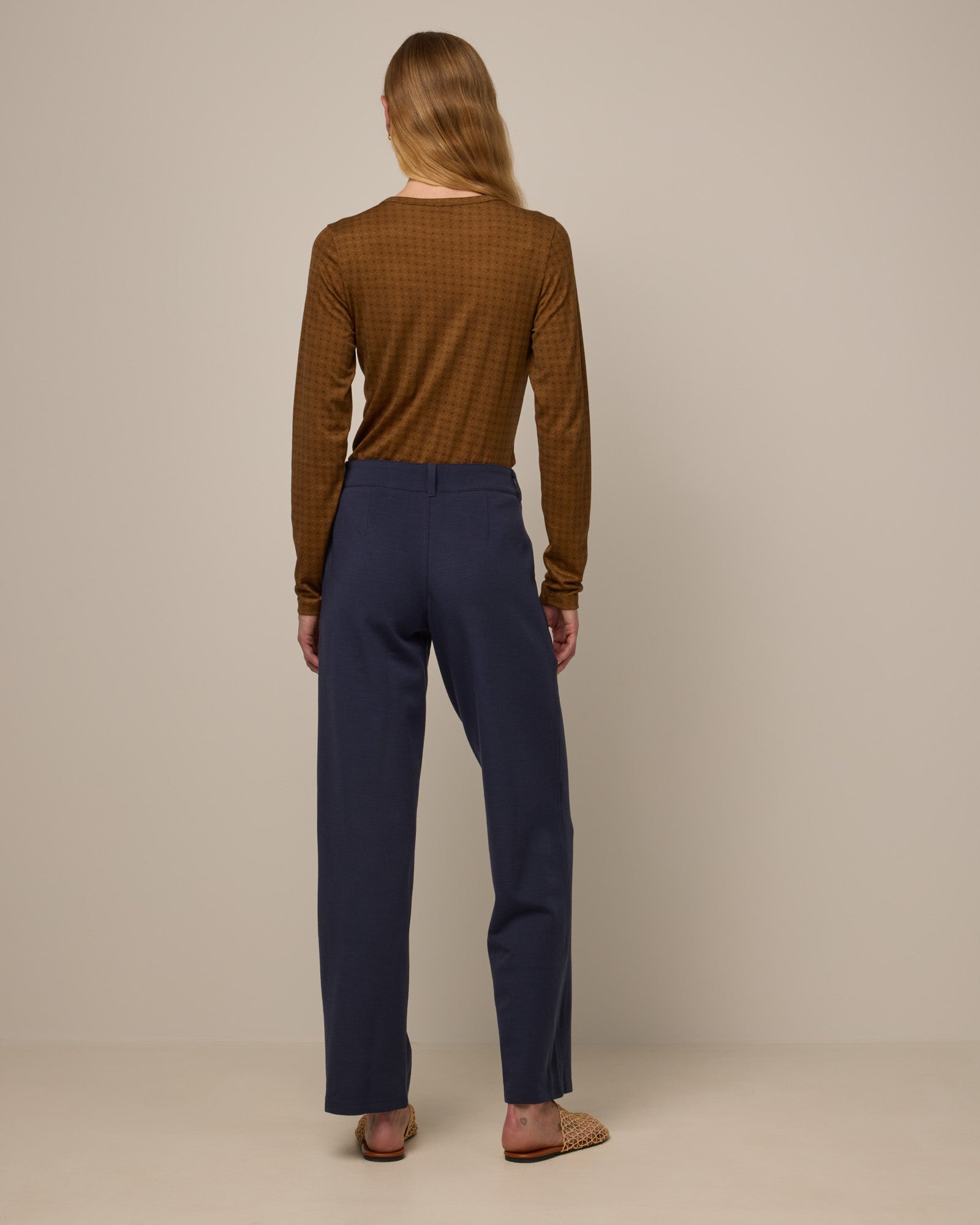 model-spec:Madison is 178cm wearing a size S Regular