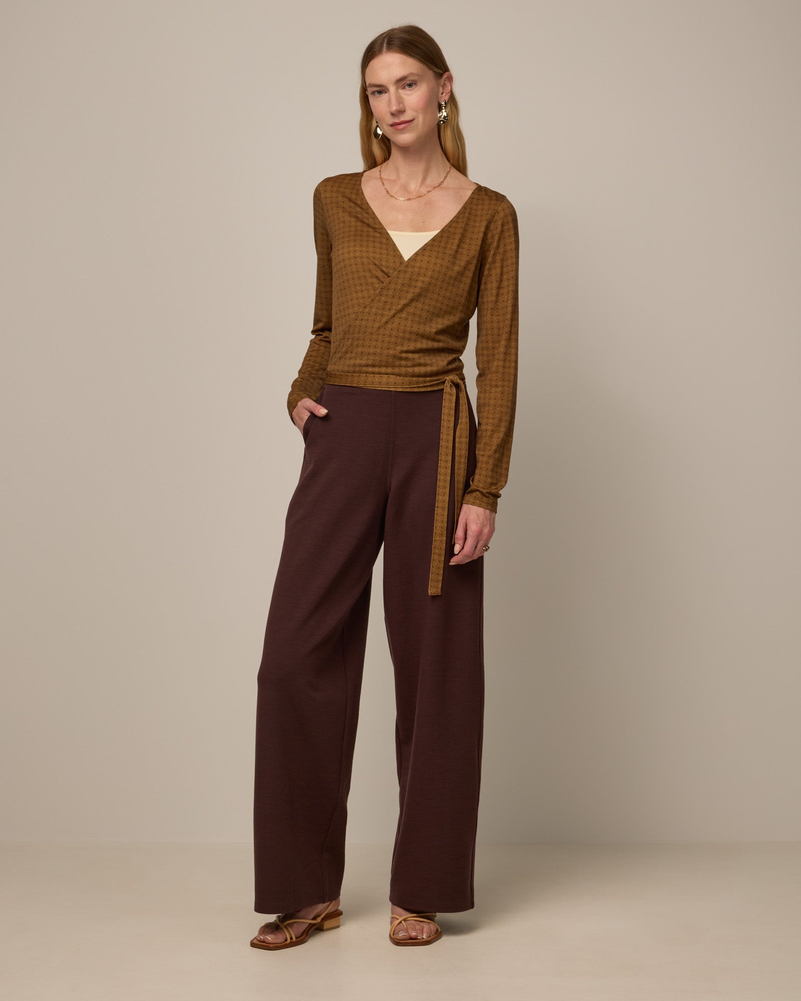 model-spec:Madison is 178cm wearing a size S Regular
