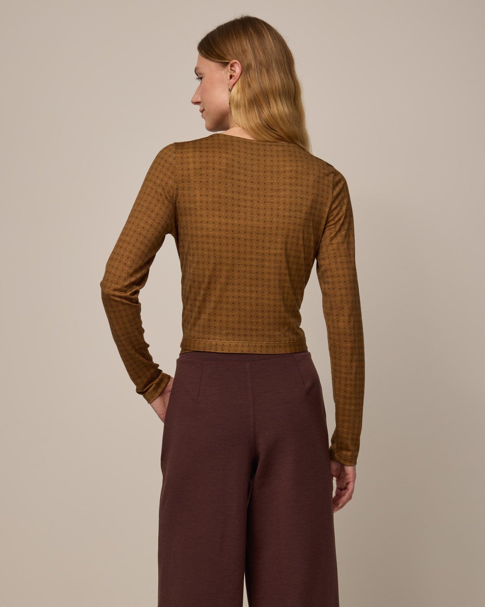 model-spec:Madison is 178cm wearing a size S