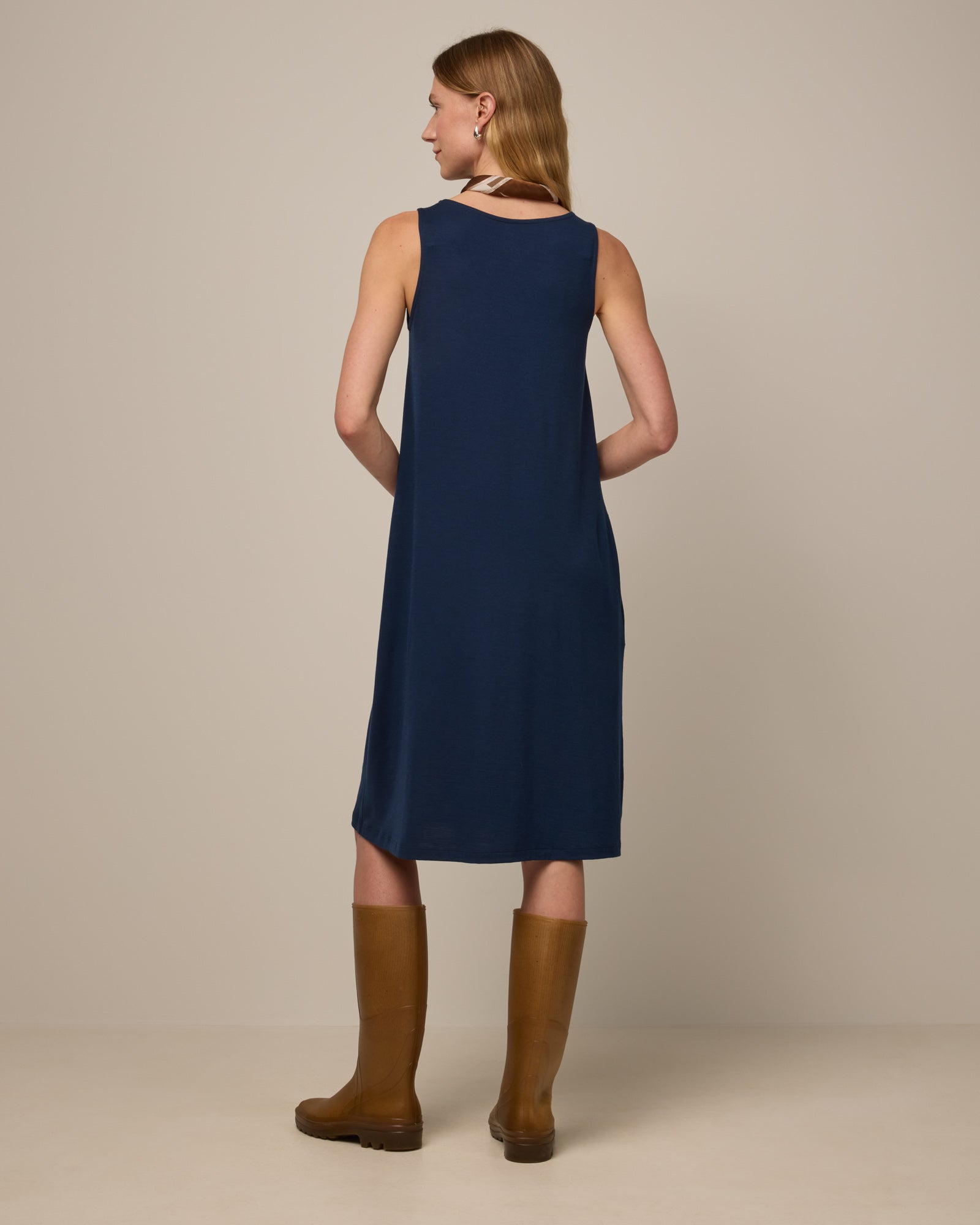 model-spec:Madison is 178cm wearing a size S